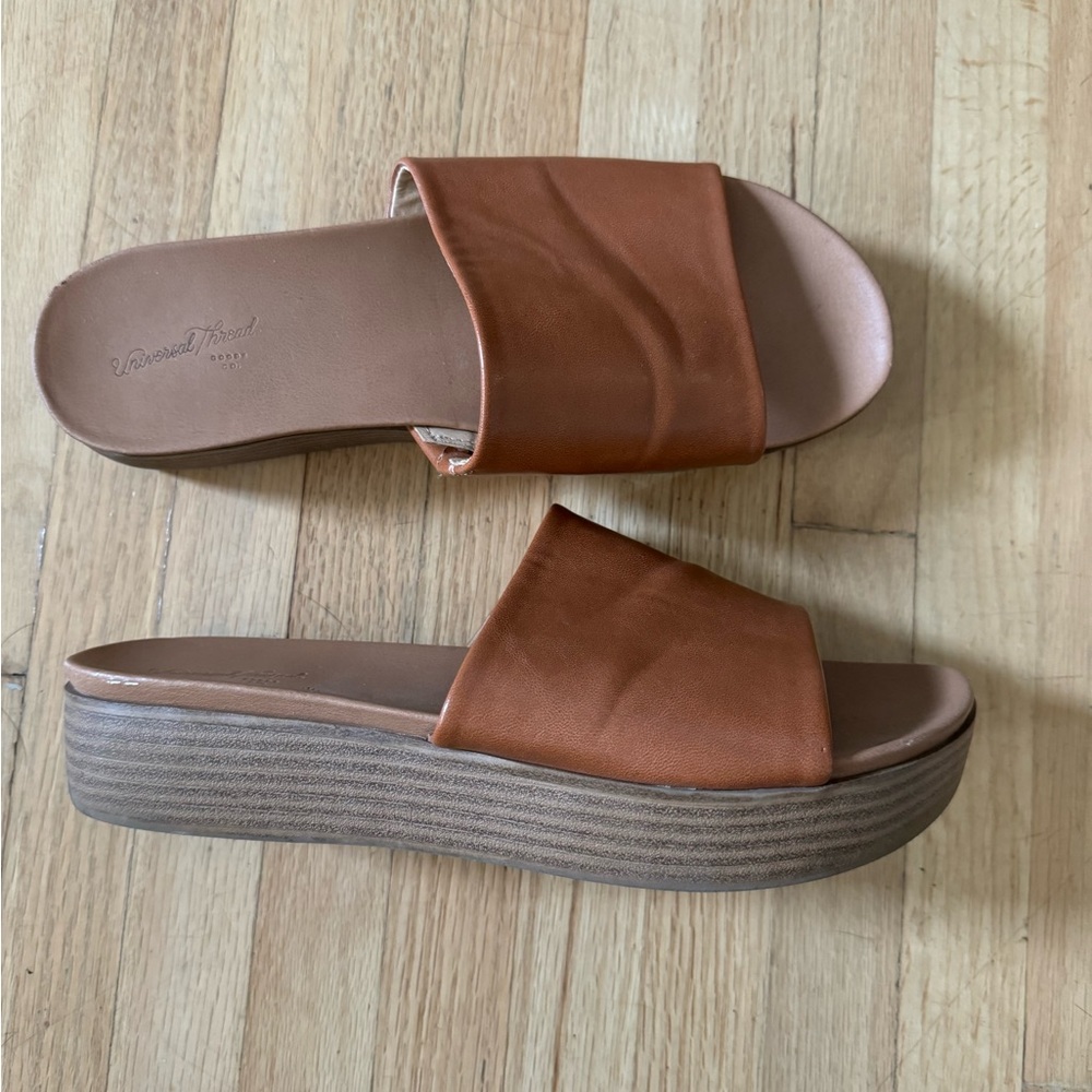 Universal Thread Platform Sandals size 6